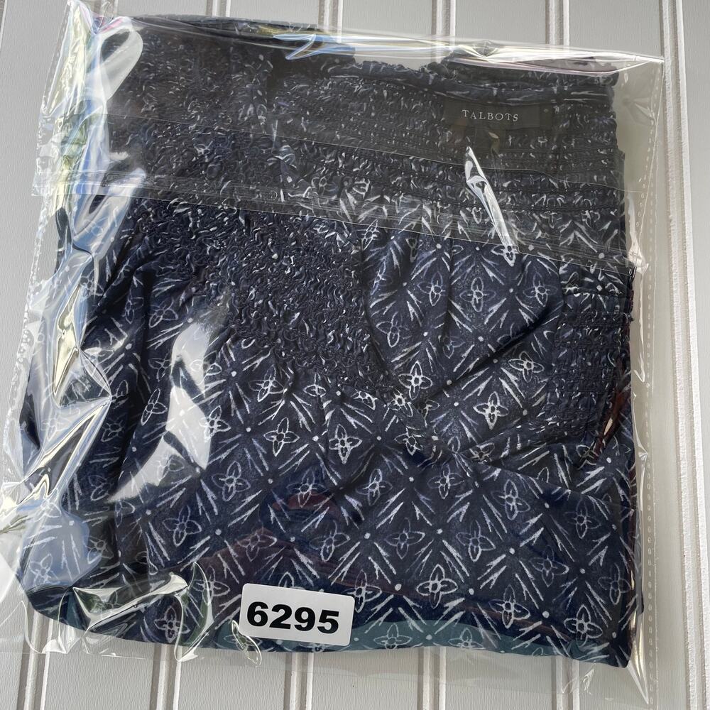 Talbots size L (Runs small) Smocked Babydoll blouse blue - Picture 10 of 10